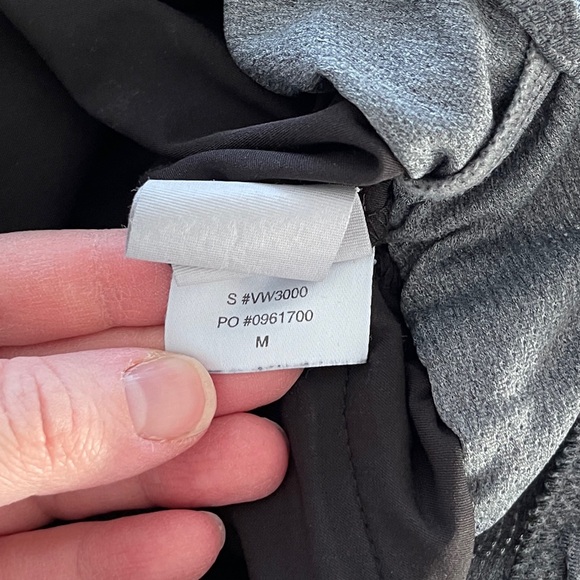 Vuori Women's Clementine 2.0 Shorts. Size Medium. - Picture 6 of 6